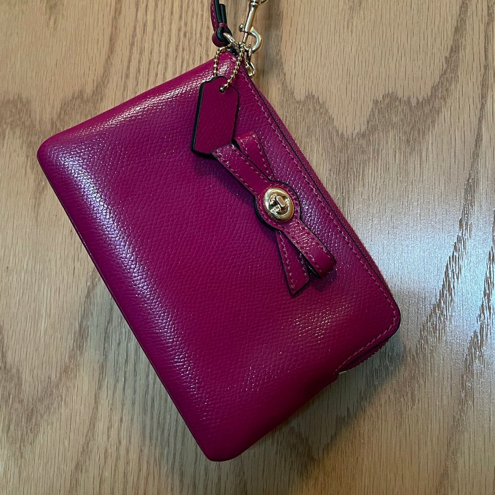 NWOT TURNLOCK BOW CORNER ZIP WRISTLET